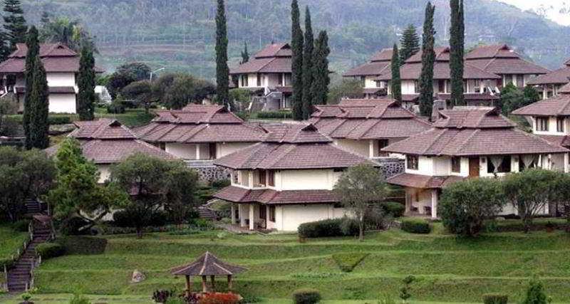 Puteri Gunung Hotel Lembang Exterior photo