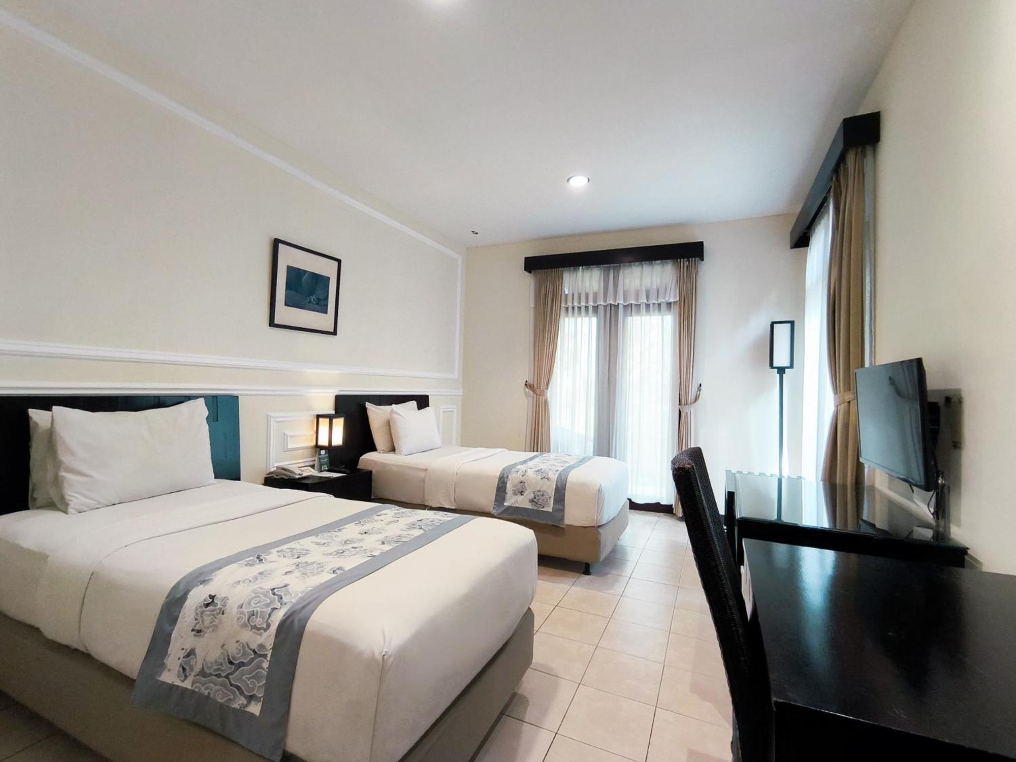 Puteri Gunung Hotel Lembang Exterior photo
