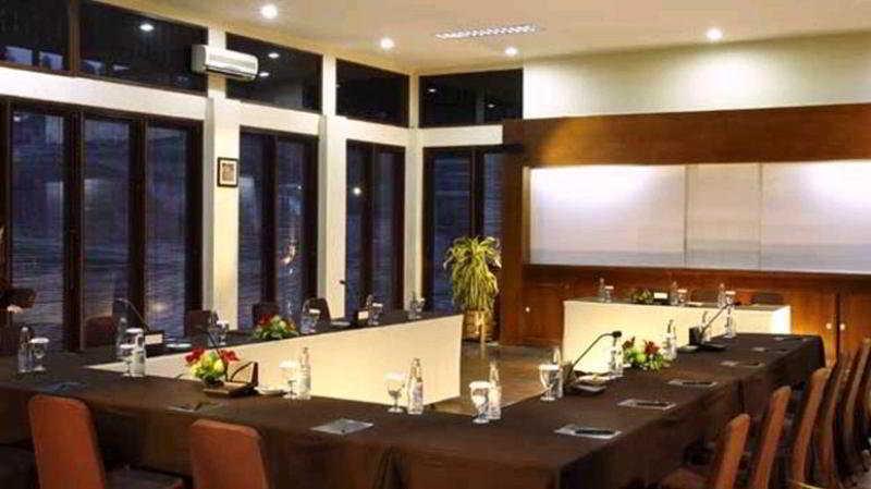 Puteri Gunung Hotel Lembang Exterior photo