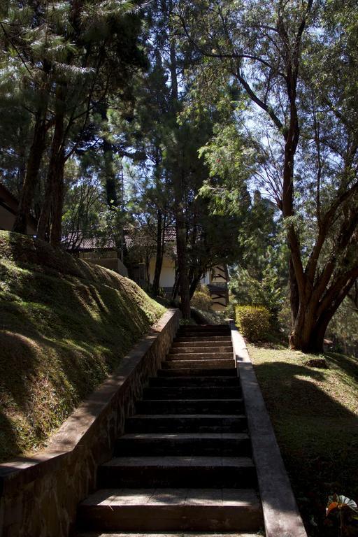 Puteri Gunung Hotel Lembang Exterior photo