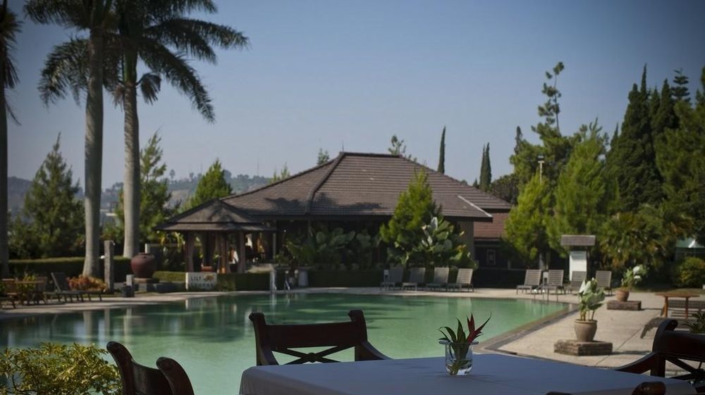 Puteri Gunung Hotel Lembang Exterior photo
