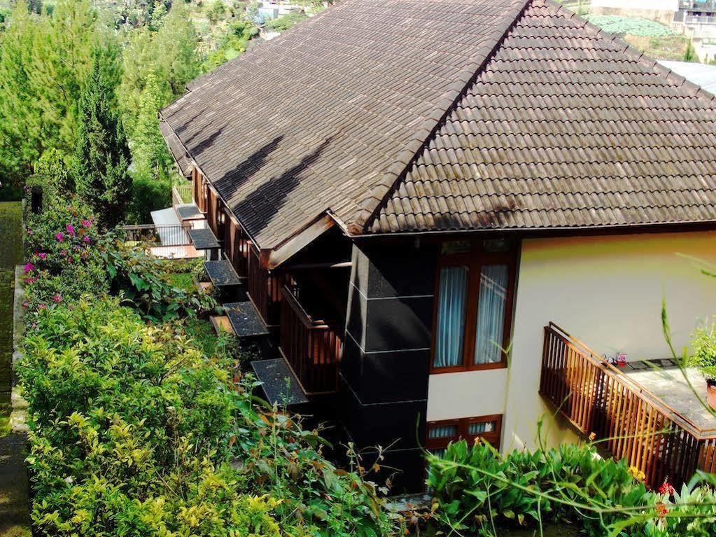 Puteri Gunung Hotel Lembang Exterior photo